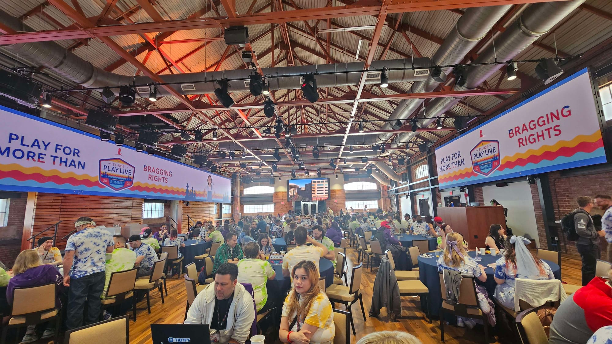 This room is full of livestreamers.